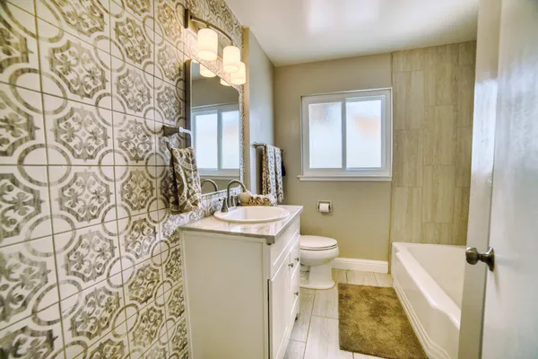 $400,000 | 1712 West 5th Street, Madera, CA 93637