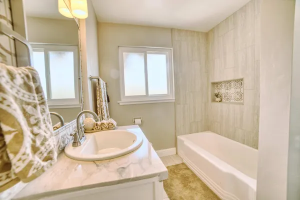 $400,000 | 1712 West 5th Street, Madera, CA 93637