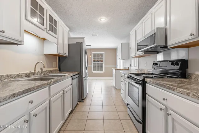 $2,250 | 1517 Porpoise Street, Ocean Springs, MS 39564