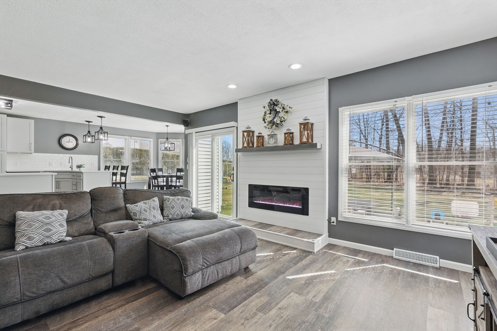 46 Autumn Ridge East Longmeadow, MA 01028 - Photo 10 of 42 Gallery Image 10