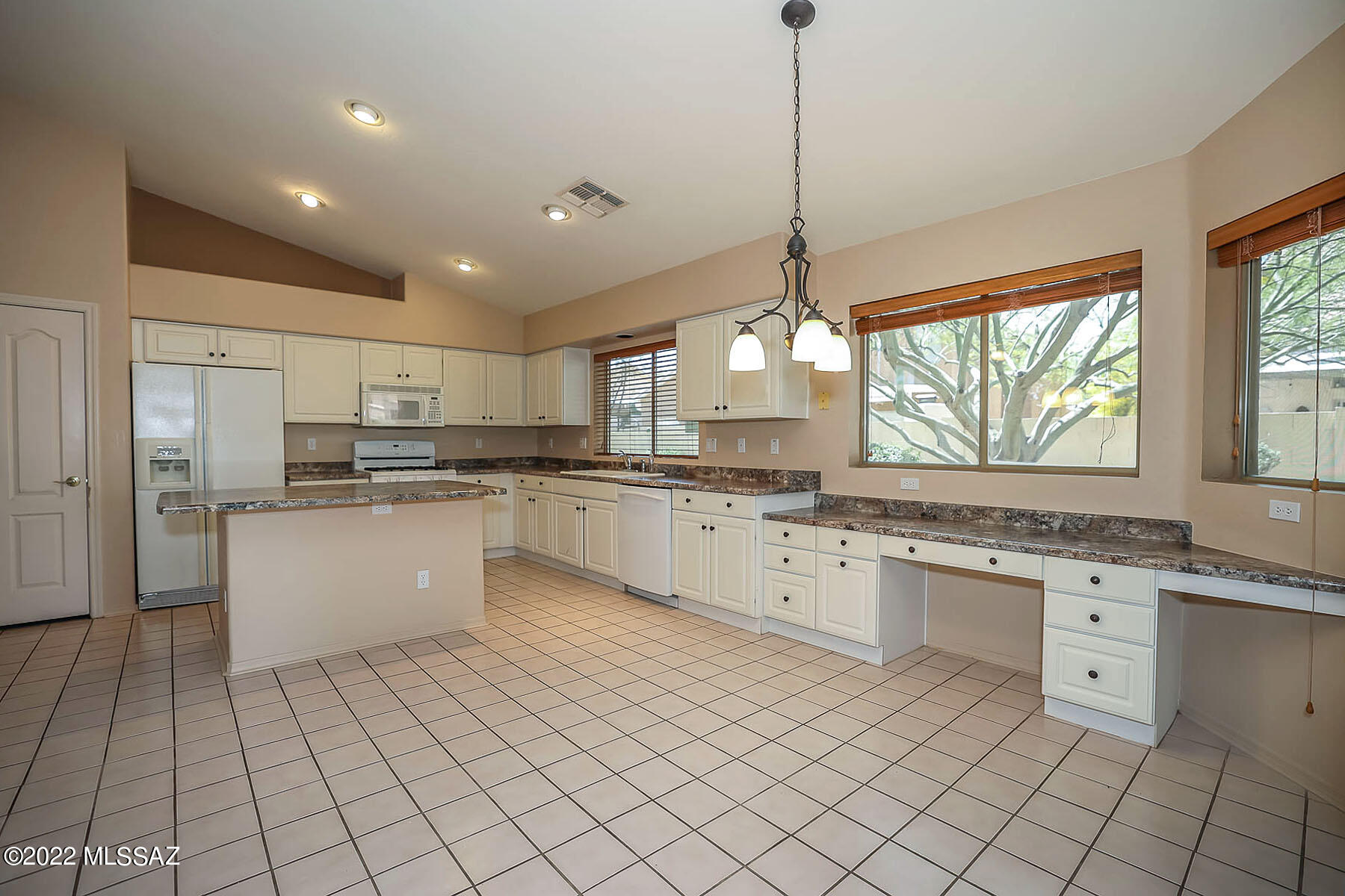 6881 West Rifle Way Tucson, AZ 85743 - Photo 9 of 30 Gallery Image 9