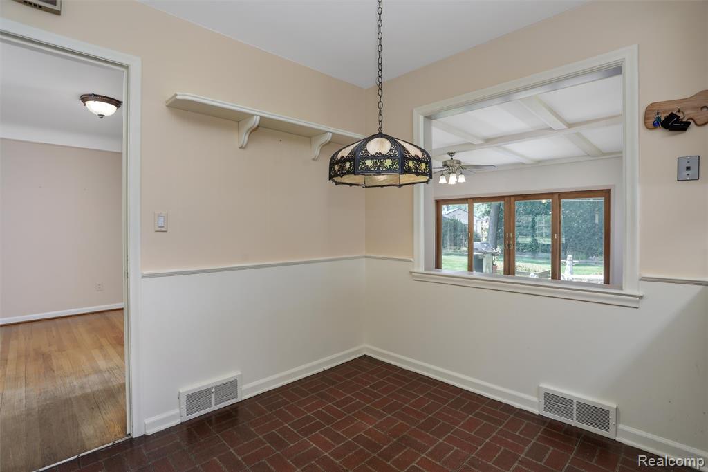 21235 River Road Grosse Pointe Woods, MI 48236 - Photo 18 of 33