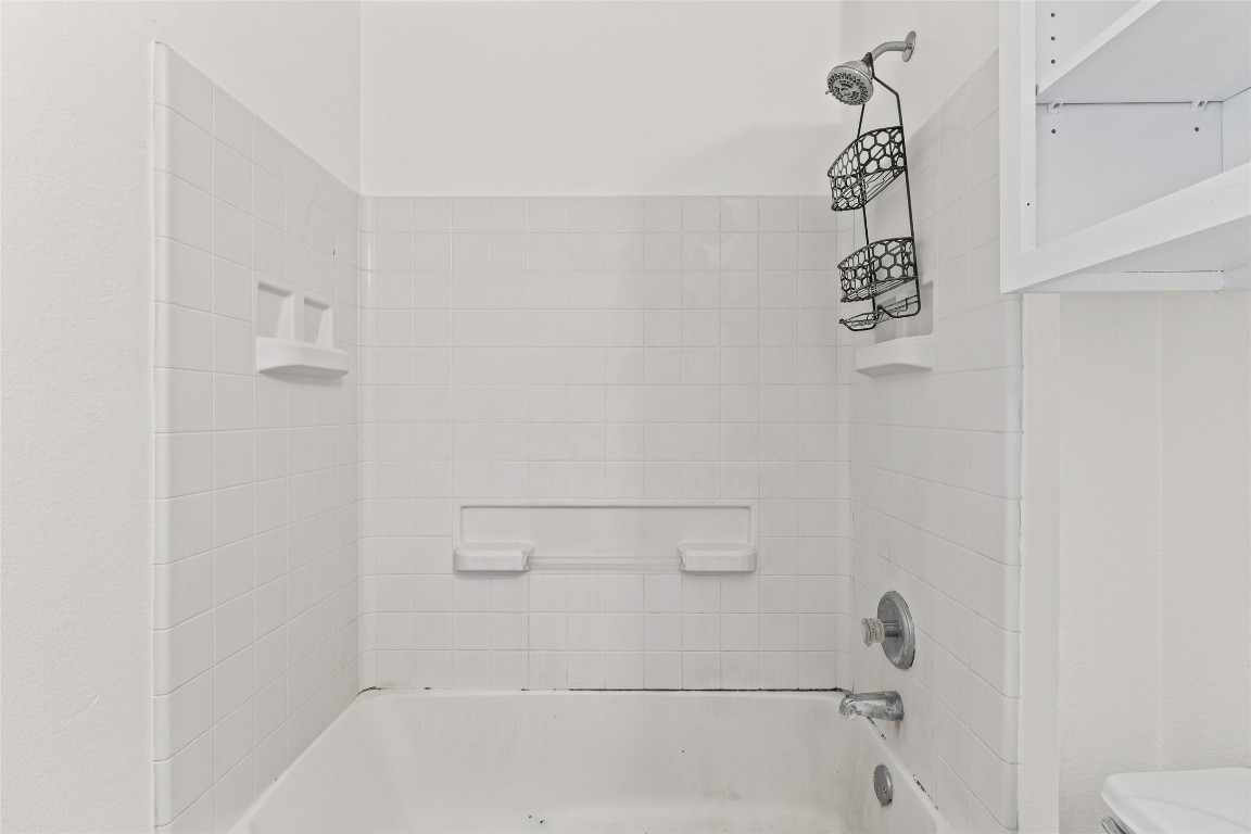 12700 St Mary Drive Manor, TX 78653 - Photo 12 of 17 a close up of a bathtub