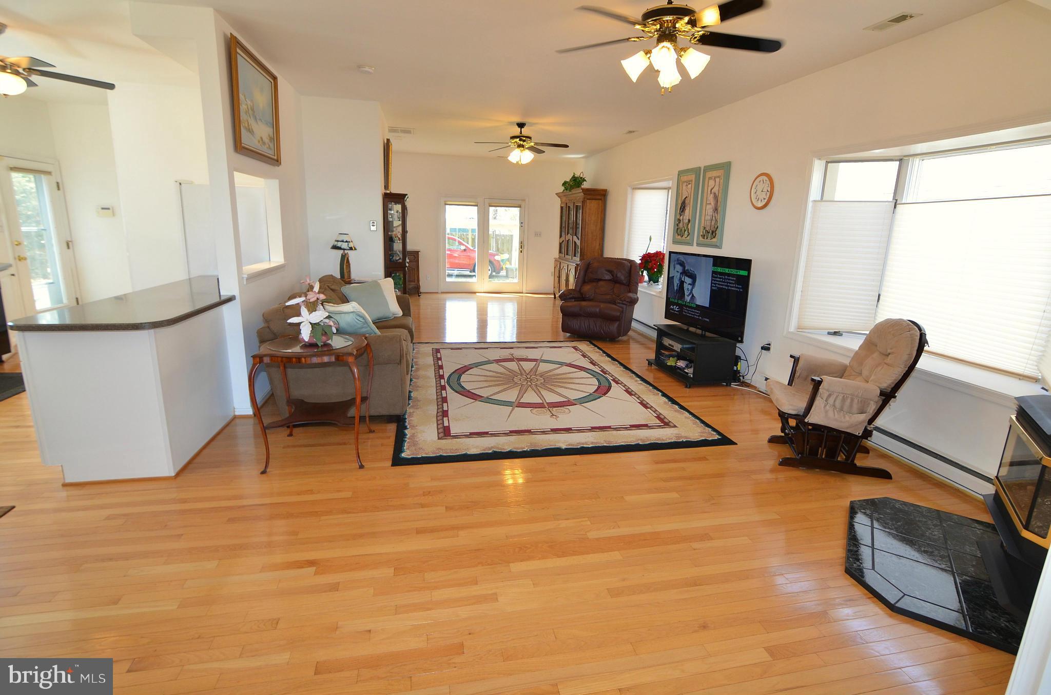 1716 Bayview Road Shady Side, MD 20764 - Photo 20 of 30 Living Room