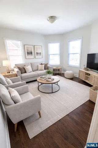 $2,850 | 438 Devon Street, Unit 2, Kearny, NJ 07032