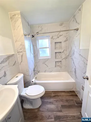 $2,850 | 438 Devon Street, Unit 2, Kearny, NJ 07032