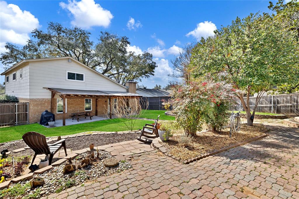 2609 Quail Ridge Irving, TX 75060 - Photo 31 of 39 a front view of a house with garden
