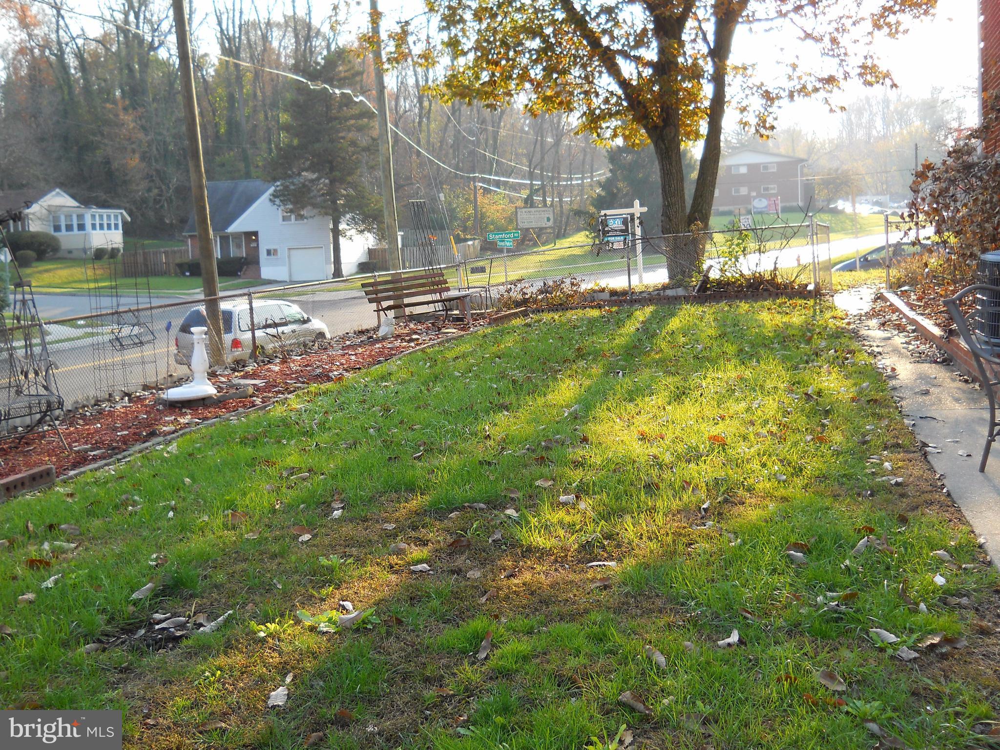 1201 Stamford Road Baltimore, MD 21207 - Photo 8 of 28 Side yard
