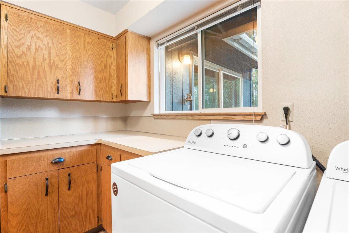 51520 Ash Road La Pine, OR 97739 - Photo 28 of 57 36-Laundry Area