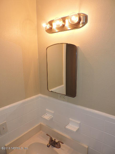 1204 Halifax Road Jacksonville, FL 32216 - Photo 19 of 28 Guest suite 1/2 bath