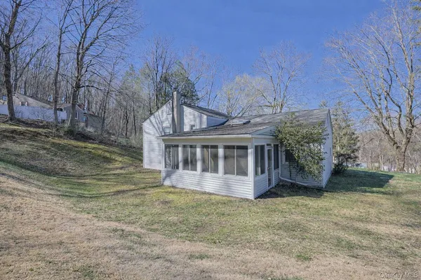 a view of a house with a yard
