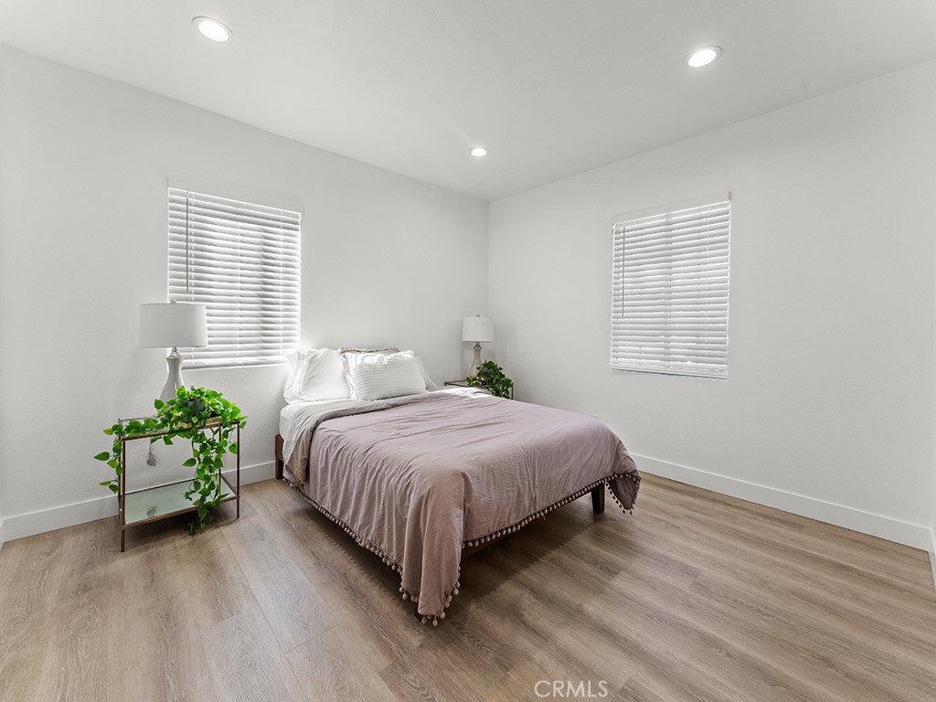 1056 Walter Avenue Tustin, CA 92780 - Photo 31 of 39 a bedroom with a bed and a potted plant