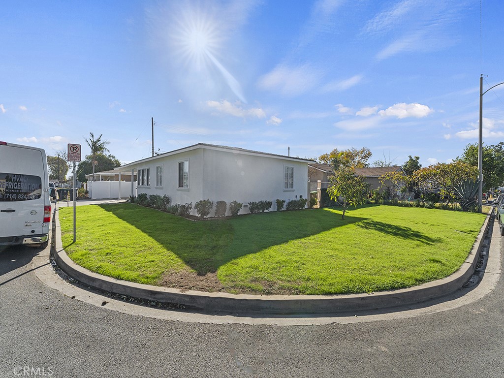 1056 Walter Avenue Tustin, CA 92780 - Photo 38 of 39 a view of outdoor space and yard