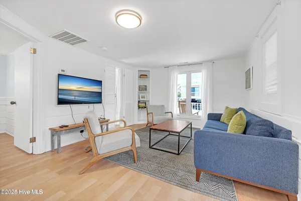 $2,300 | 714 Canal Drive, Carolina Beach, NC 28428