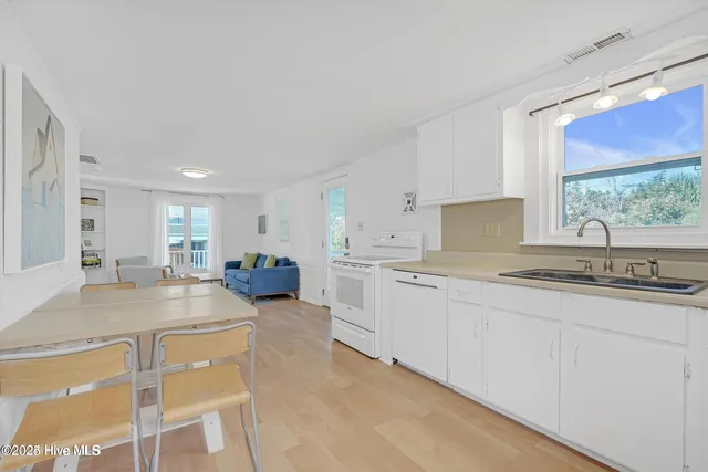 $2,400 | 714 Canal Drive, Carolina Beach, NC 28428