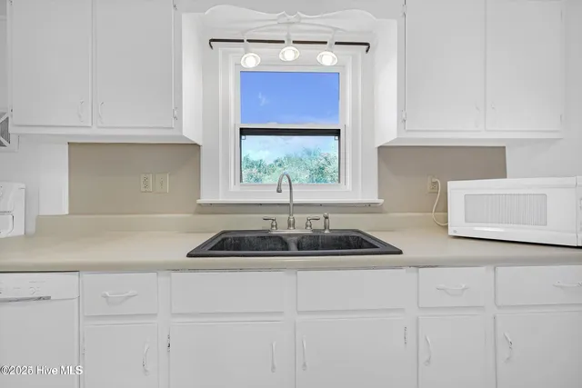 $2,400 | 714 Canal Drive, Carolina Beach, NC 28428