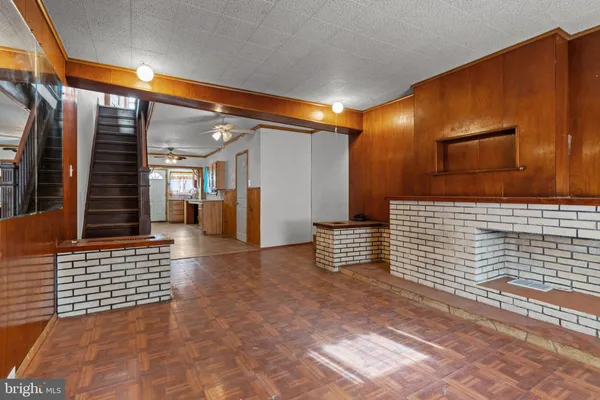a view of livingroom with furniture