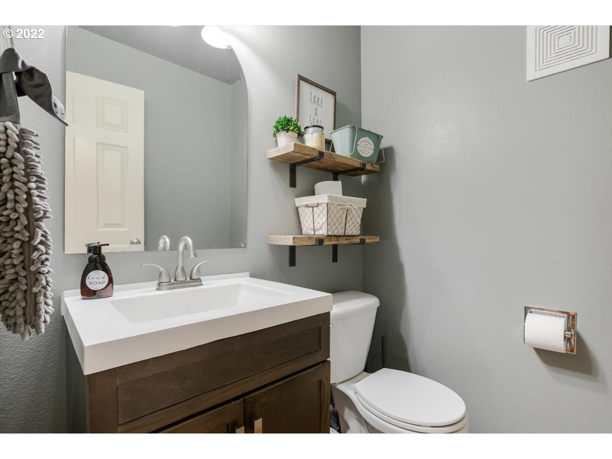 640 Burley Hill Loop Northwest Salem, OR 97304 - Photo 16 of 29 Bathroom
