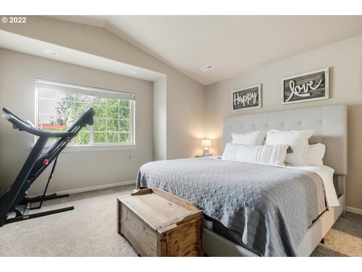 640 Burley Hill Loop Northwest Salem, OR 97304 - Photo 18 of 29 Bedroom, Owner's Suite