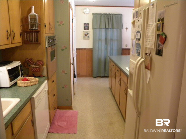 5913 Montfort Road South Mobile, AL 36608 - Photo 11 of 19 Galley Kitchen