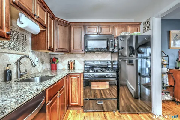 $275,000 | 135 Florence Road, Unit 1A, Branford, CT 06405