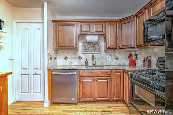 $275,000 | 135 Florence Road, Unit 1A, Branford, CT 06405