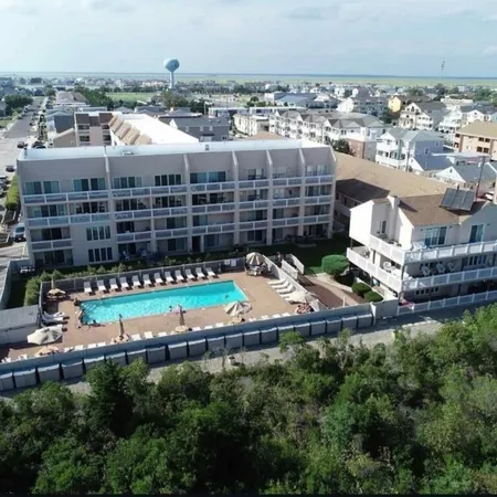 a picture of building with outdoor space