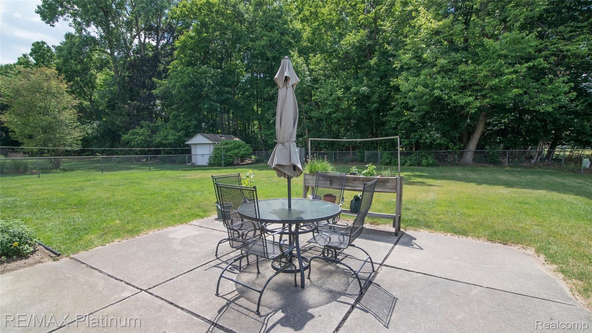 18571 Gill Road Livonia, MI 48152 - Photo 37 of 48 008_23.jpg