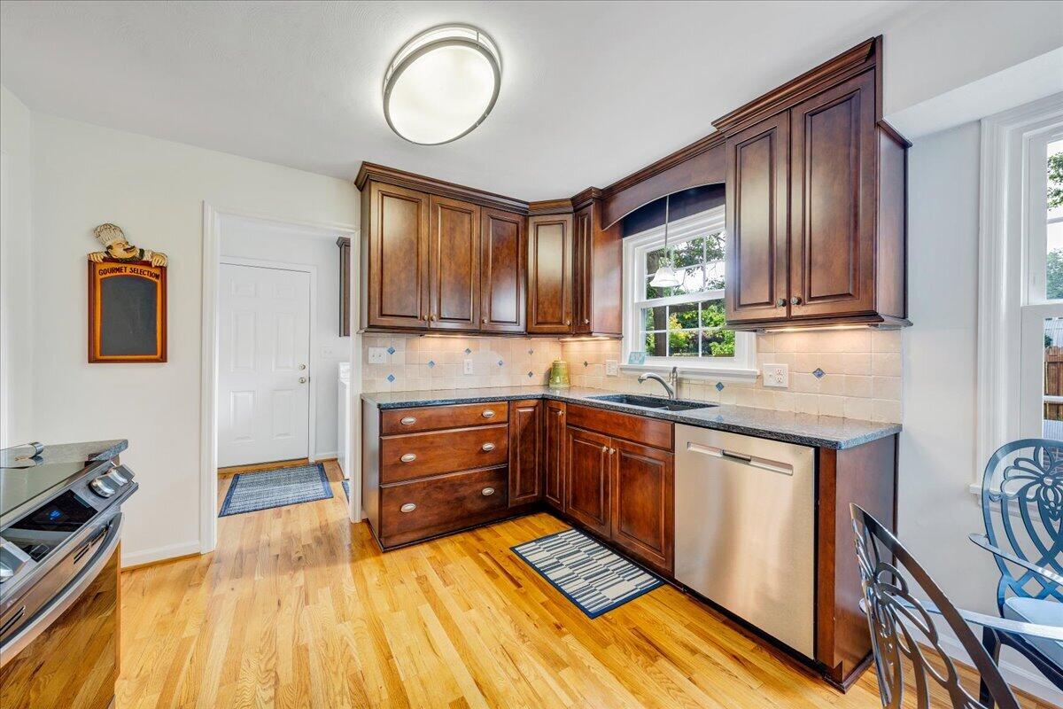 21 Queen Regent Court Blue Ridge, VA 24064 - Photo 15 of 70 22-MIB04528