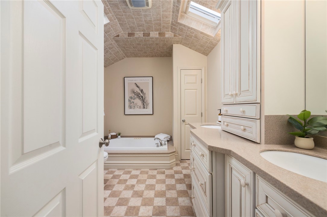22 Miles Avenue, Unit 8 Providence, RI 02906 - Photo 24 of 50 Primary Bathroom