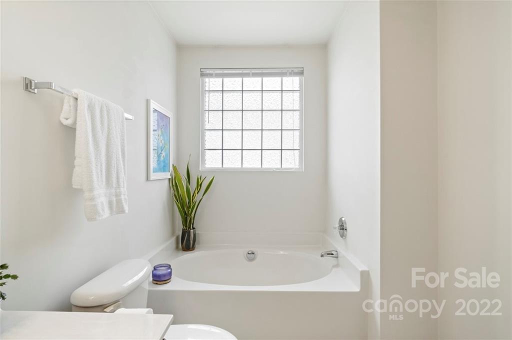7383 Laurel Valley Road Charlotte, NC 28273 - Photo 20 of 37 a bathroom with a bathtub and window