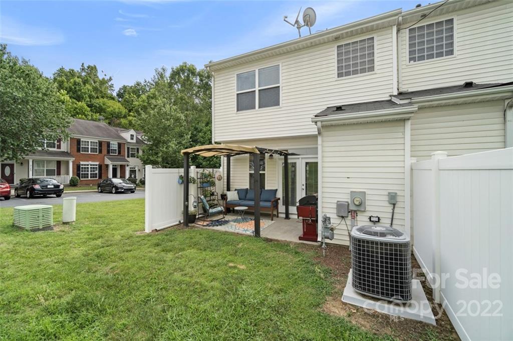 7383 Laurel Valley Road Charlotte, NC 28273 - Photo 34 of 37 a view of outdoor space yard and porch