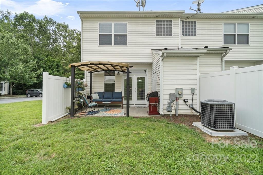 7383 Laurel Valley Road Charlotte, NC 28273 - Photo 35 of 37 a view of a house with backyard and sitting area