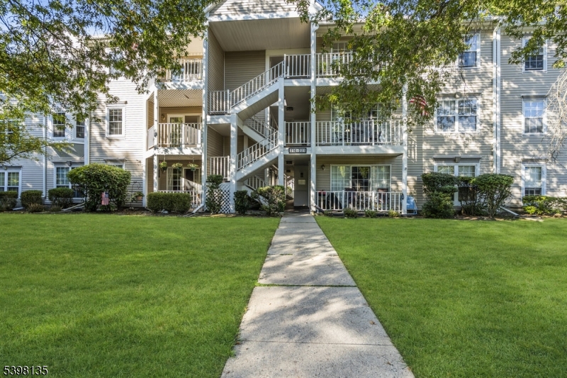 212 Larch Lane Mahwah, NJ 07430 - Photo 1 of 29