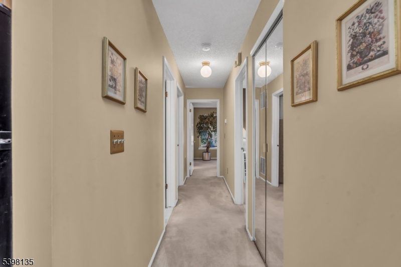 212 Larch Lane Mahwah, NJ 07430 - Photo 17 of 29