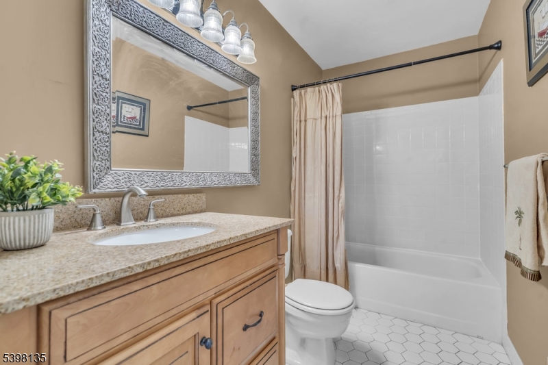 212 Larch Lane Mahwah, NJ 07430 - Photo 18 of 29