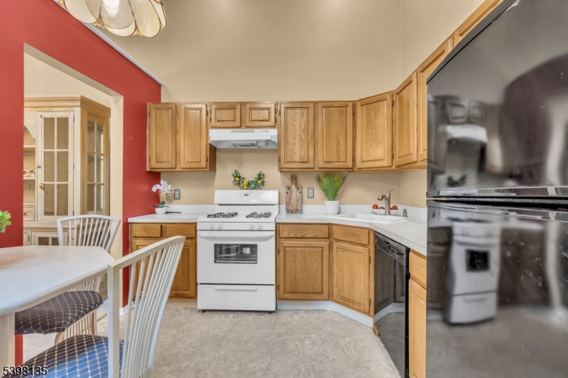 212 Larch Lane Mahwah, NJ 07430 - Photo 20 of 29