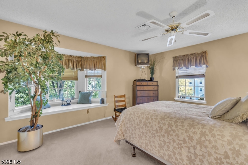 212 Larch Lane Mahwah, NJ 07430 - Photo 21 of 29