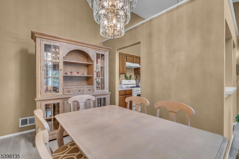 212 Larch Lane Mahwah, NJ 07430 - Photo 4 of 29