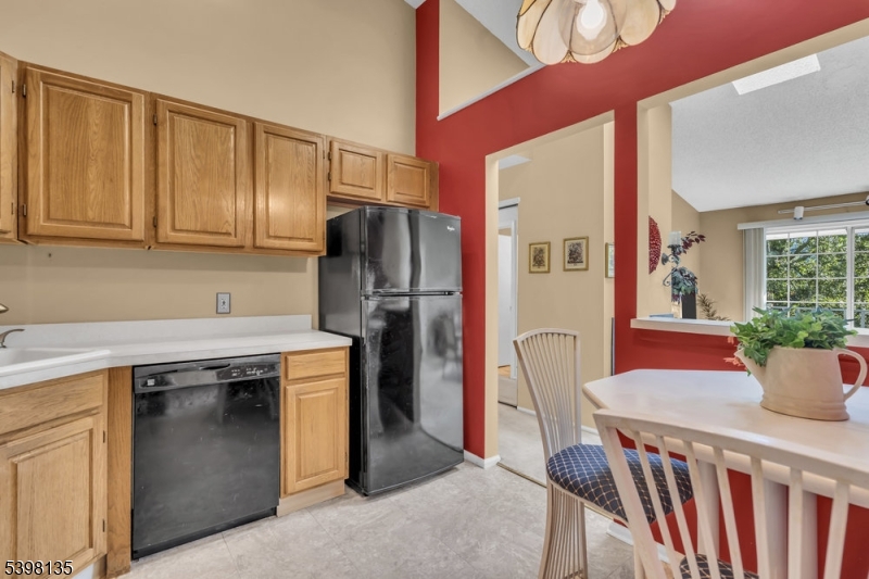 212 Larch Lane Mahwah, NJ 07430 - Photo 7 of 29