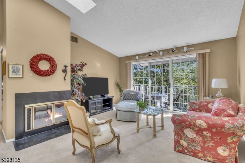 212 Larch Lane Mahwah, NJ 07430 - Photo 9 of 29