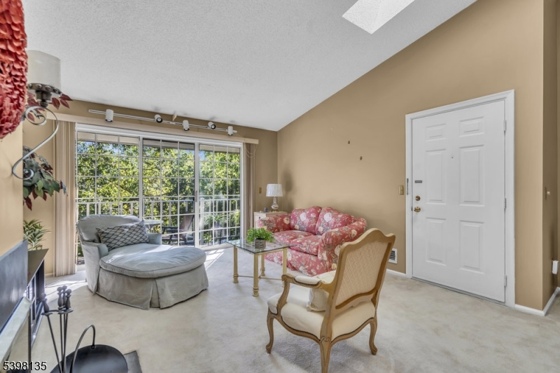 212 Larch Lane Mahwah, NJ 07430 - Photo 10 of 29