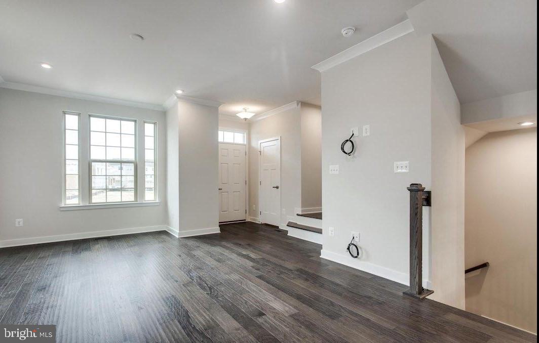 2127 Hemlock Bay Road Dumfries, VA 22026 - Photo 3 of 24 Gallery Image 3