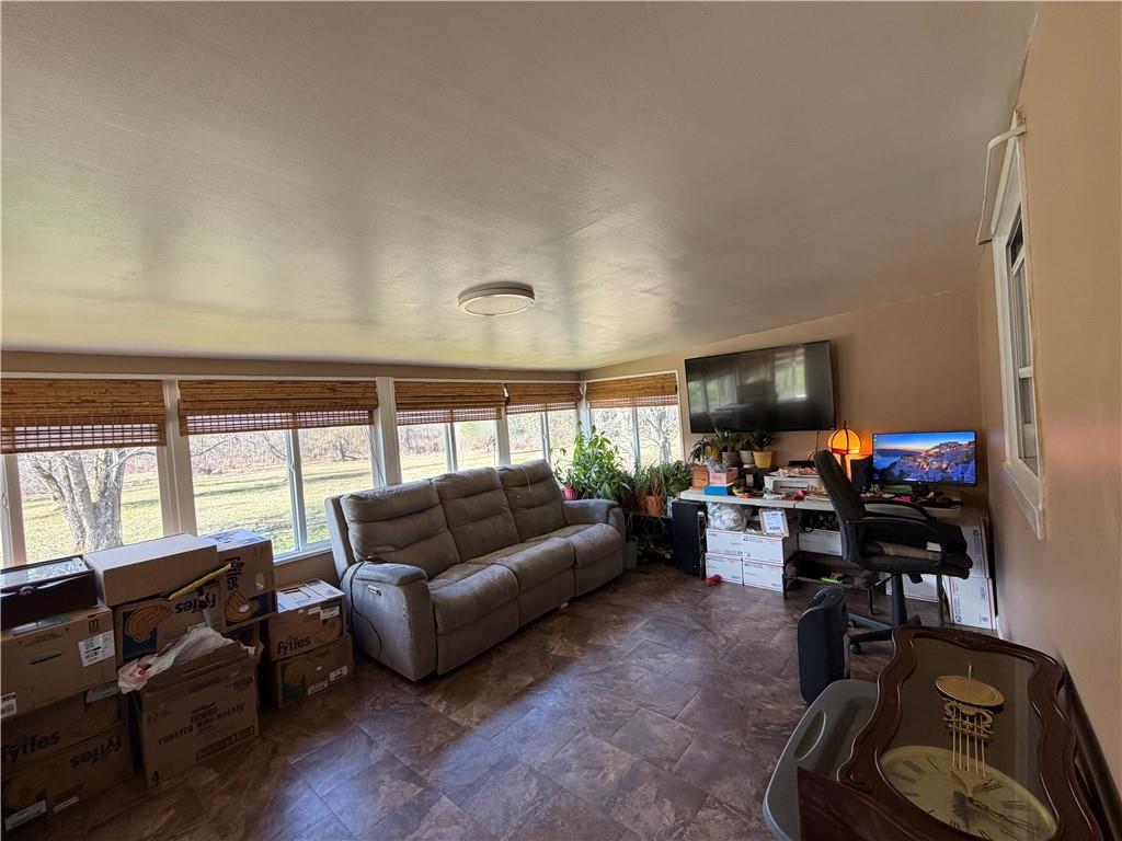 1051 South Lake Road Mercer, PA 16137 - Photo 12 of 43 Family room