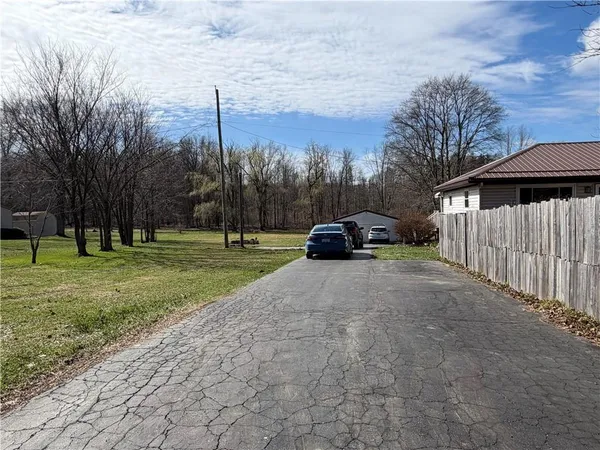 $285,000 | 1051 South Lake Road, Mercer, PA 16137