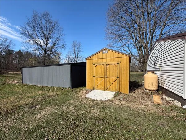 $285,000 | 1051 South Lake Road, Mercer, PA 16137