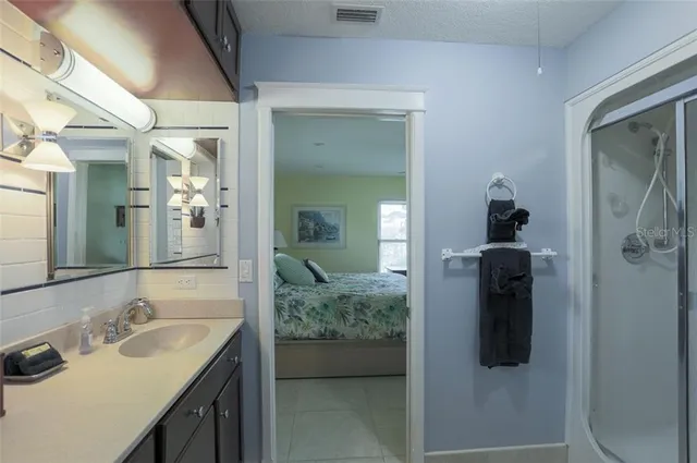 $4,950 | Undisclosed Address, Bradenton, FL 34209