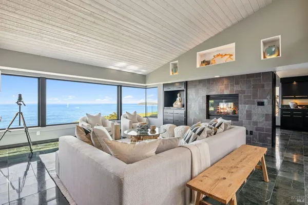 $2,800,000 | 21108 Pelican Loop, Bodega Bay, CA 94923