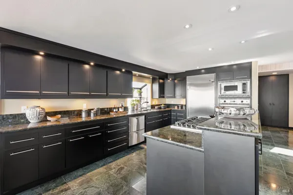 $2,800,000 | 21108 Pelican Loop, Bodega Bay, CA 94923