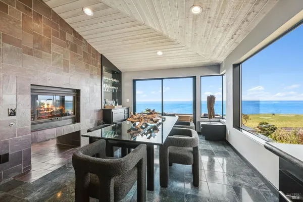 $2,800,000 | 21108 Pelican Loop, Bodega Bay, CA 94923